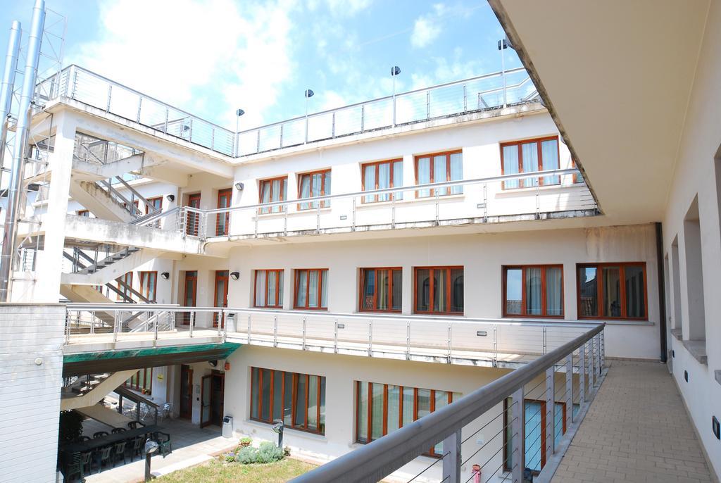 Sunny Terrace Hostel Венеция Экстерьер фото