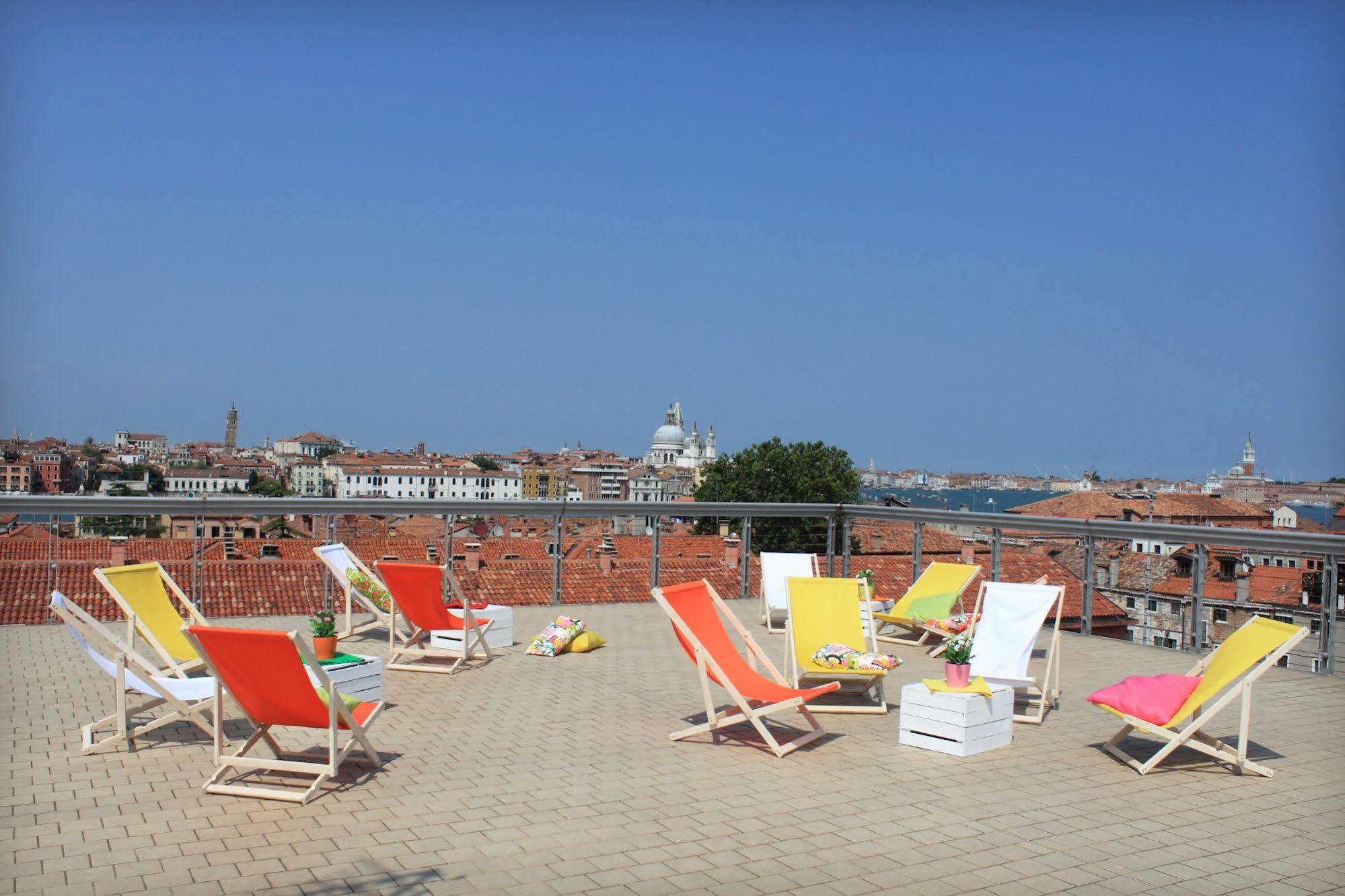Sunny Terrace Hostel Венеция Экстерьер фото