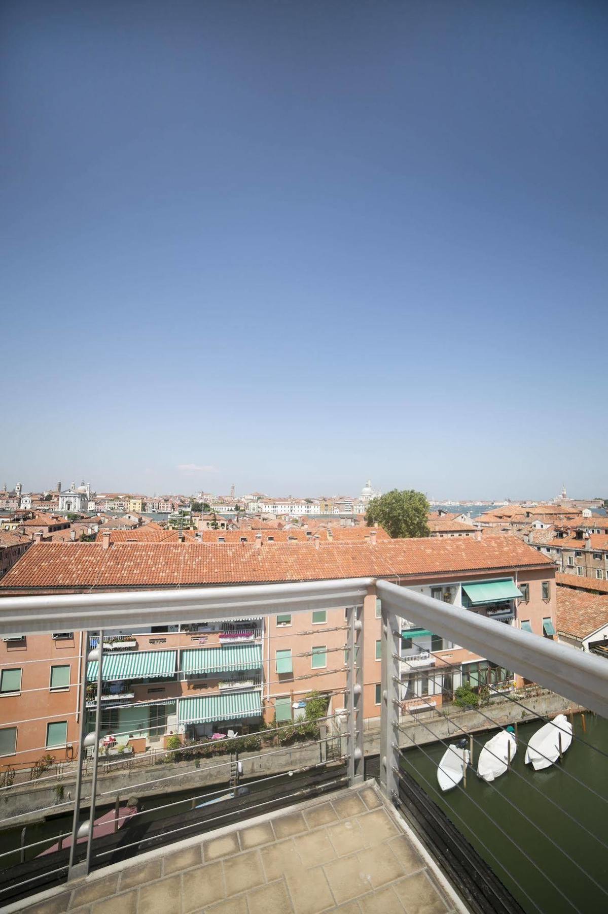 Sunny Terrace Hostel Венеция Экстерьер фото