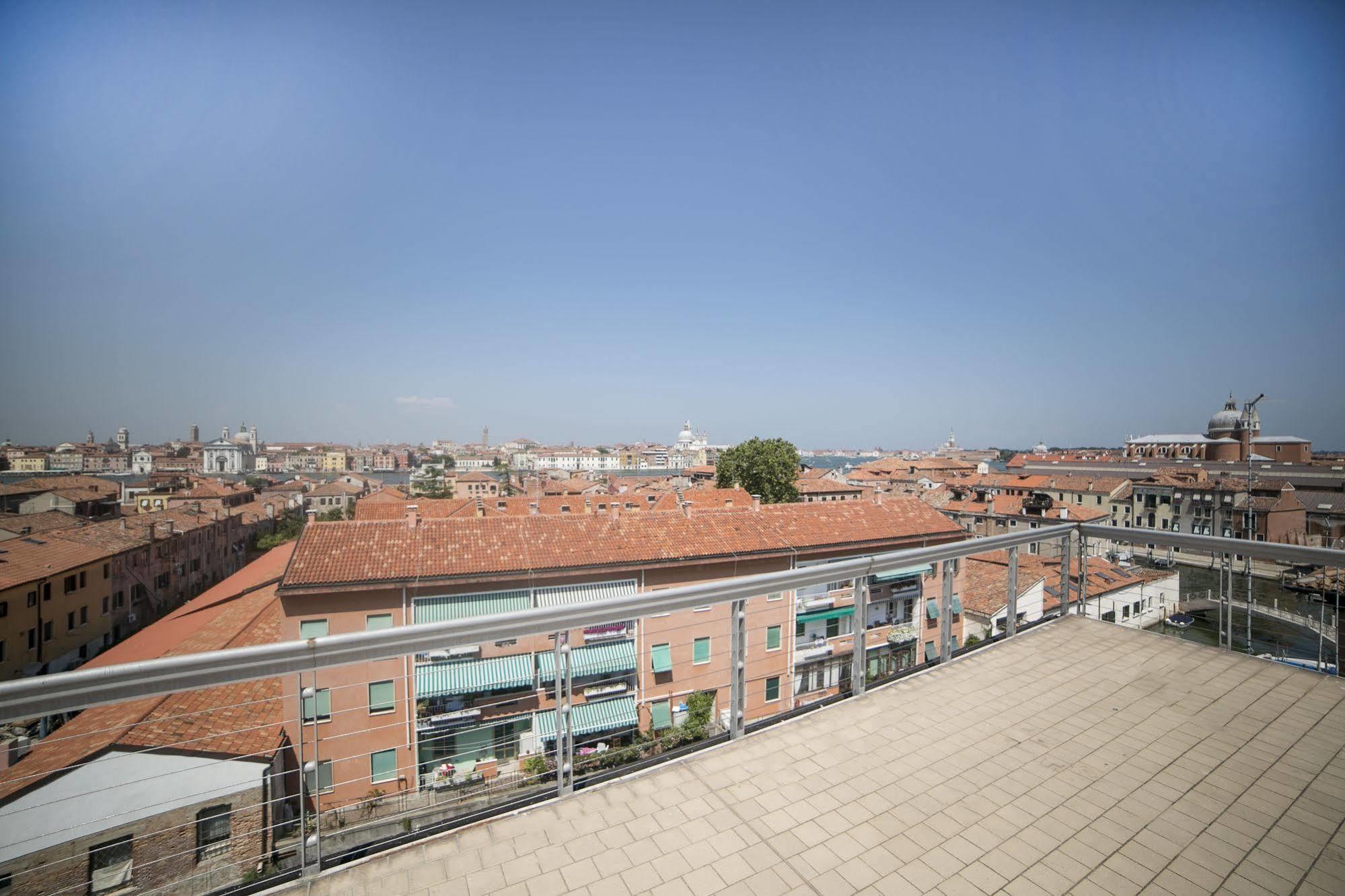Sunny Terrace Hostel Венеция Экстерьер фото