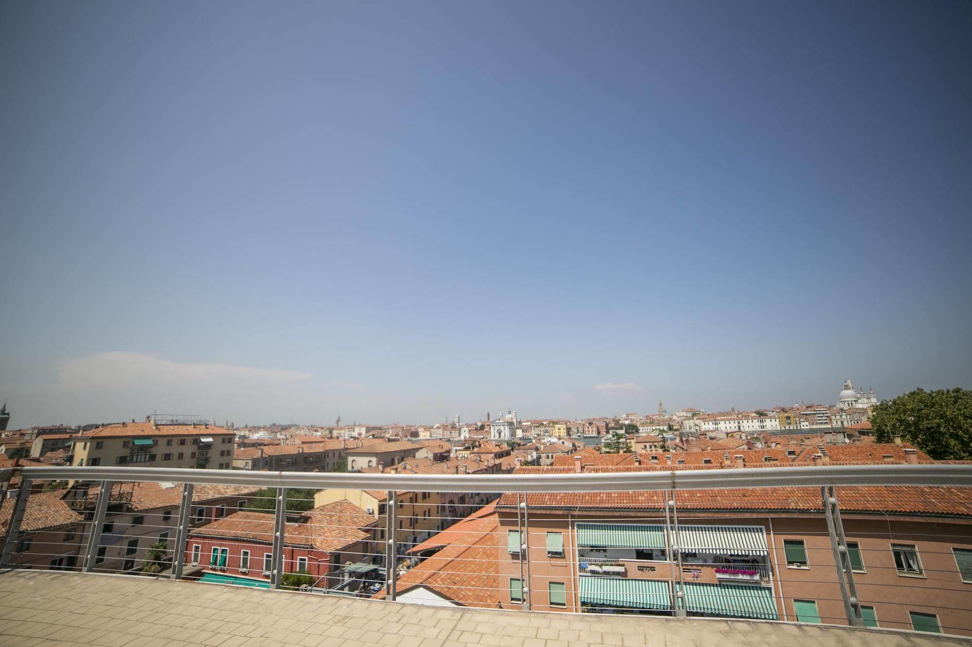 Sunny Terrace Hostel Венеция Экстерьер фото